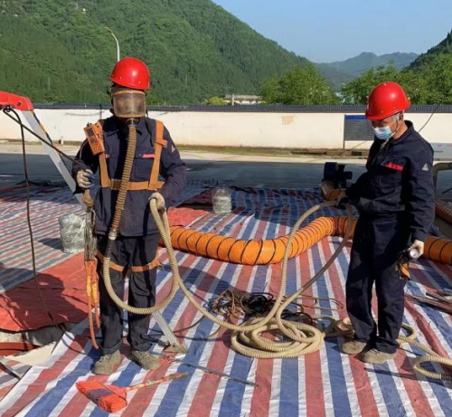 油罐清洗作業(yè)順利進行，保障能源供應(yīng)安全
